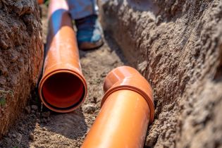 Budowa kanalizacji kablowej – pozwolenie na budowę czy zgłoszenie?