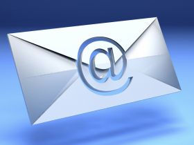 Jak długo rzeczoznawca majątkowy może przechowywać e-maile od klientów?